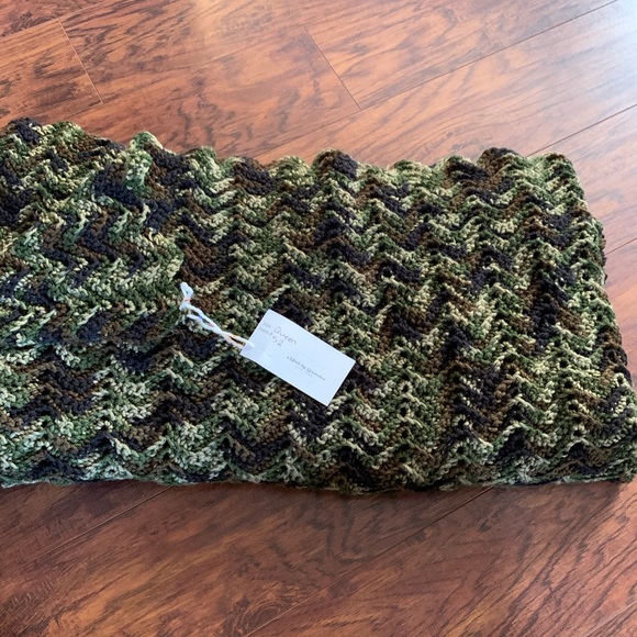 Chevron Crocheted Queen Size Blanket Hand Made - Picture 4 of 5